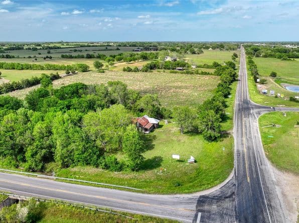 5104 S High Way #237, Round Top, TX 78954