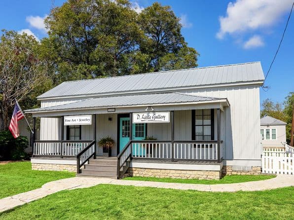 108 N Washington St, Round Top, TX 78954