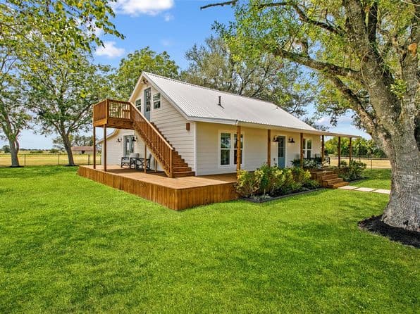 523 E Fm 1291, Round Top, TX 78954