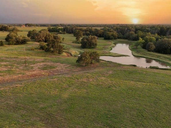 16 Round Top Rd, Round Top, TX 78954