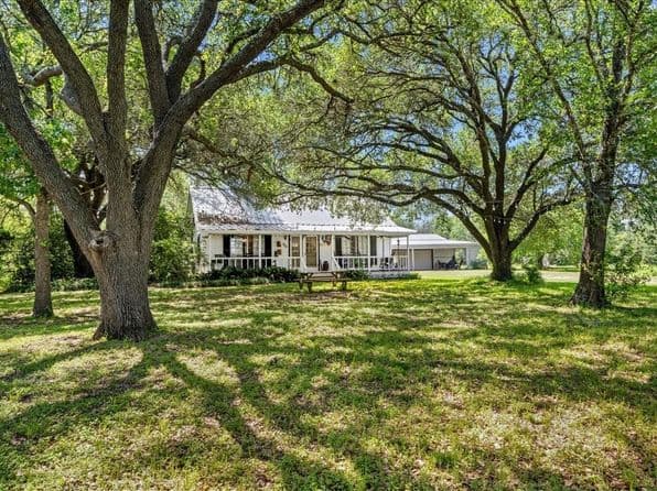 7824 Waldeck Cemetery Rd, Round Top, TX 78954