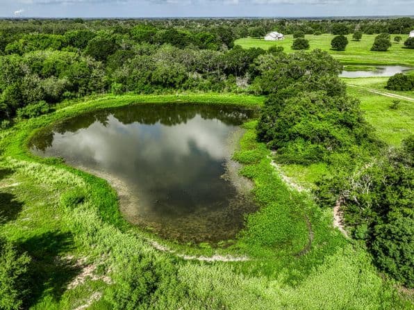 2 S Nassau Rd, Round Top, TX 78954