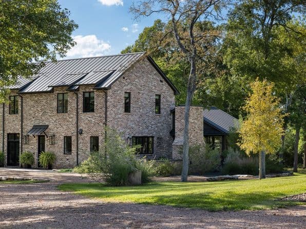 565 Bybee Rd, Round Top, TX 78954