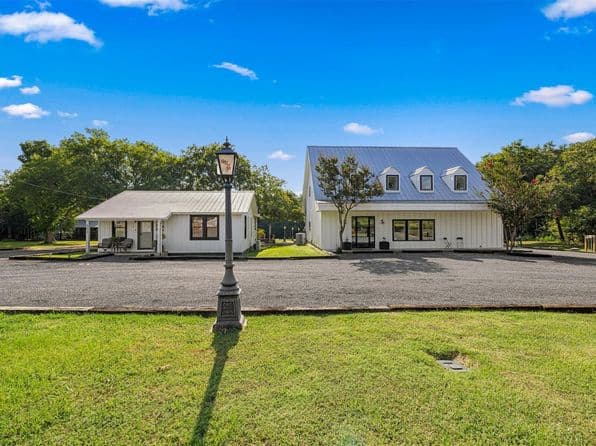 453 N Washington St, Round Top, TX 78954