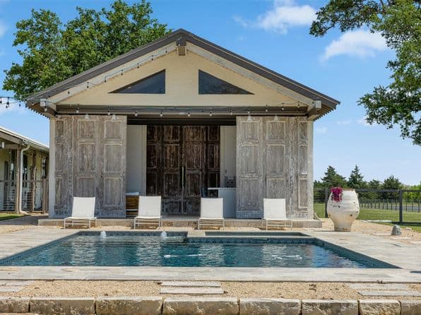 139 Blossom Hill Rd, Round Top, TX 78954