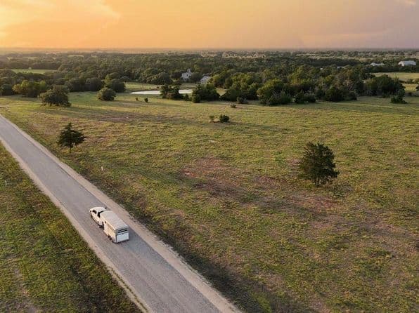 8 Round Top Rd, Round Top, TX 78954