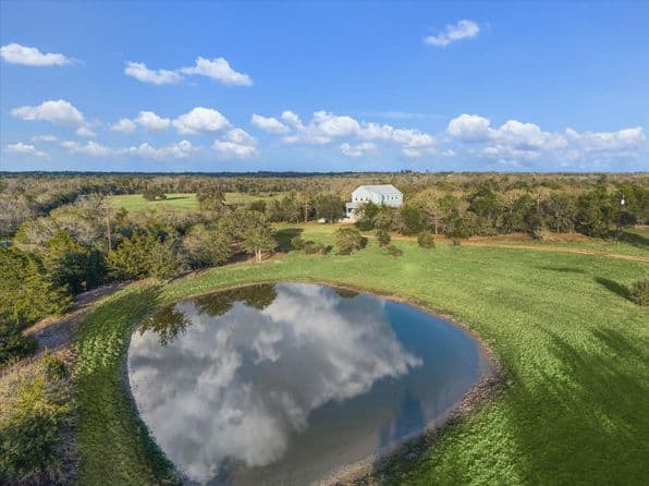 895 S Weyand Rd, Round Top, TX 78954