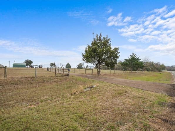 964 E Fm 389, Round Top, TX 78954