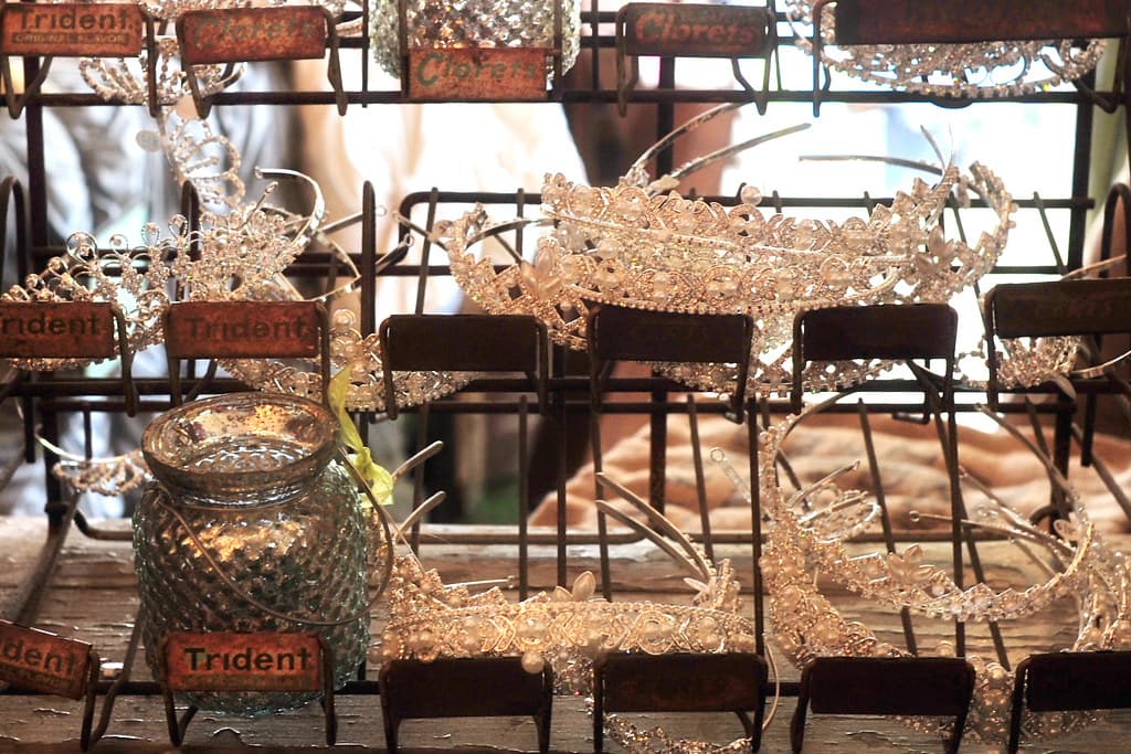 How to Negotiate at Round Top: Tips from Seasoned Shoppers