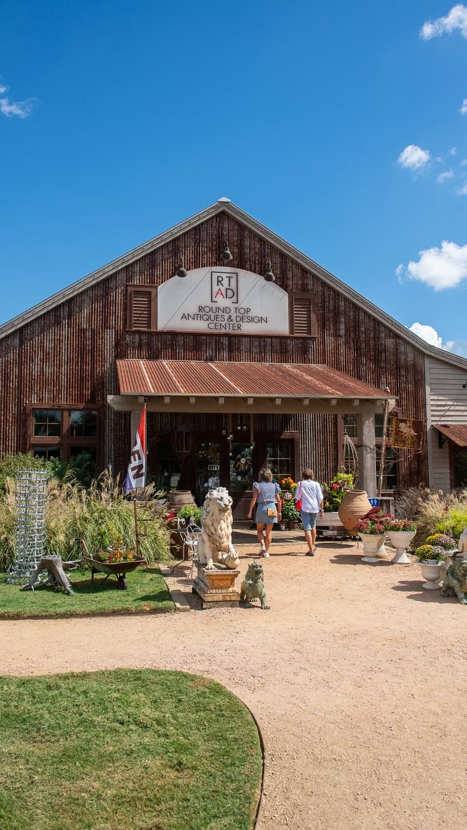 Round Top Accessories, Antiques and Design
