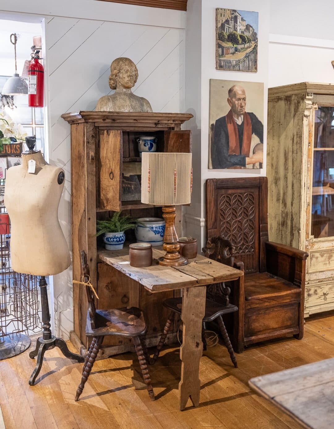 Round Top Accessories, Antiques and Design photo 2