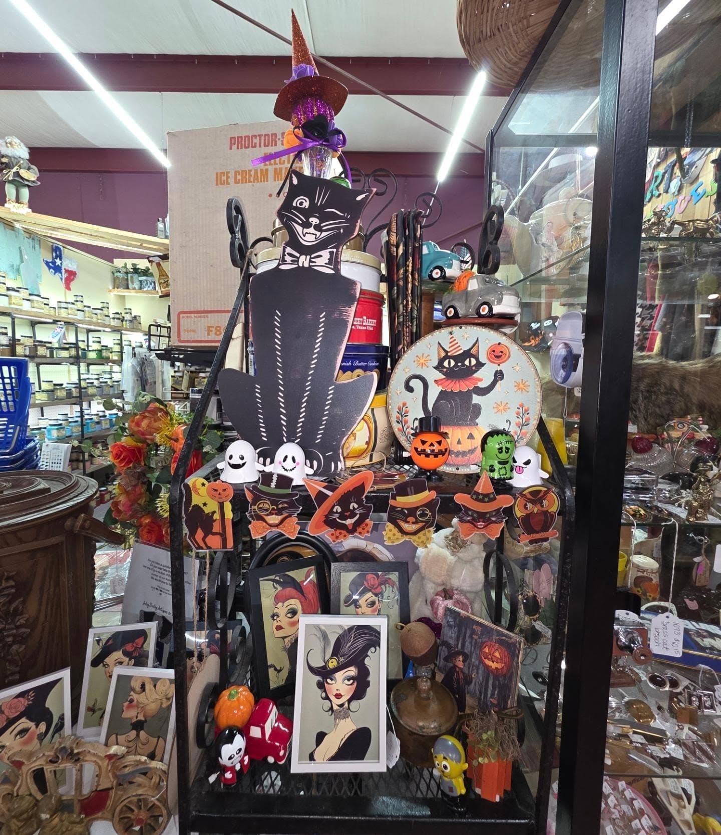 Artsy Fartsy Antiques & More photo 3