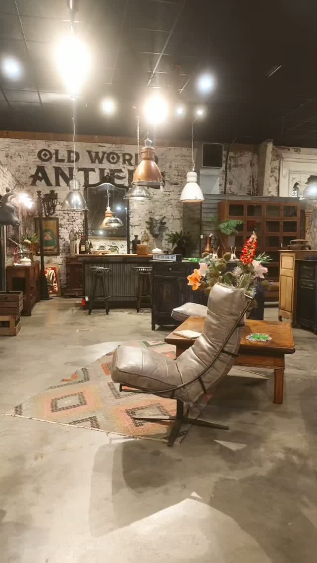 Old World Antieks photo 2