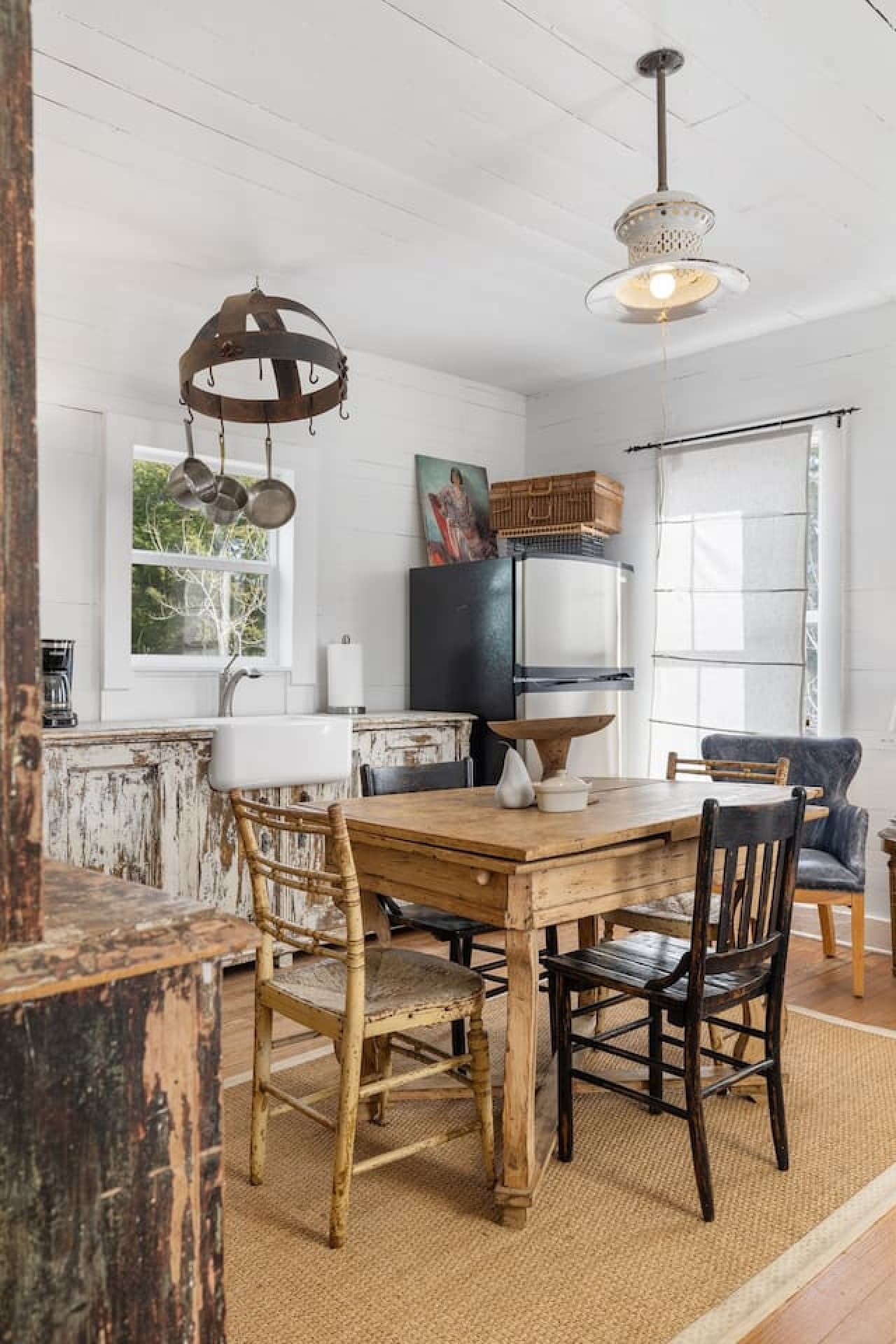 Rustic Charm in our Quaint Round Top Farmhouse! photo 2