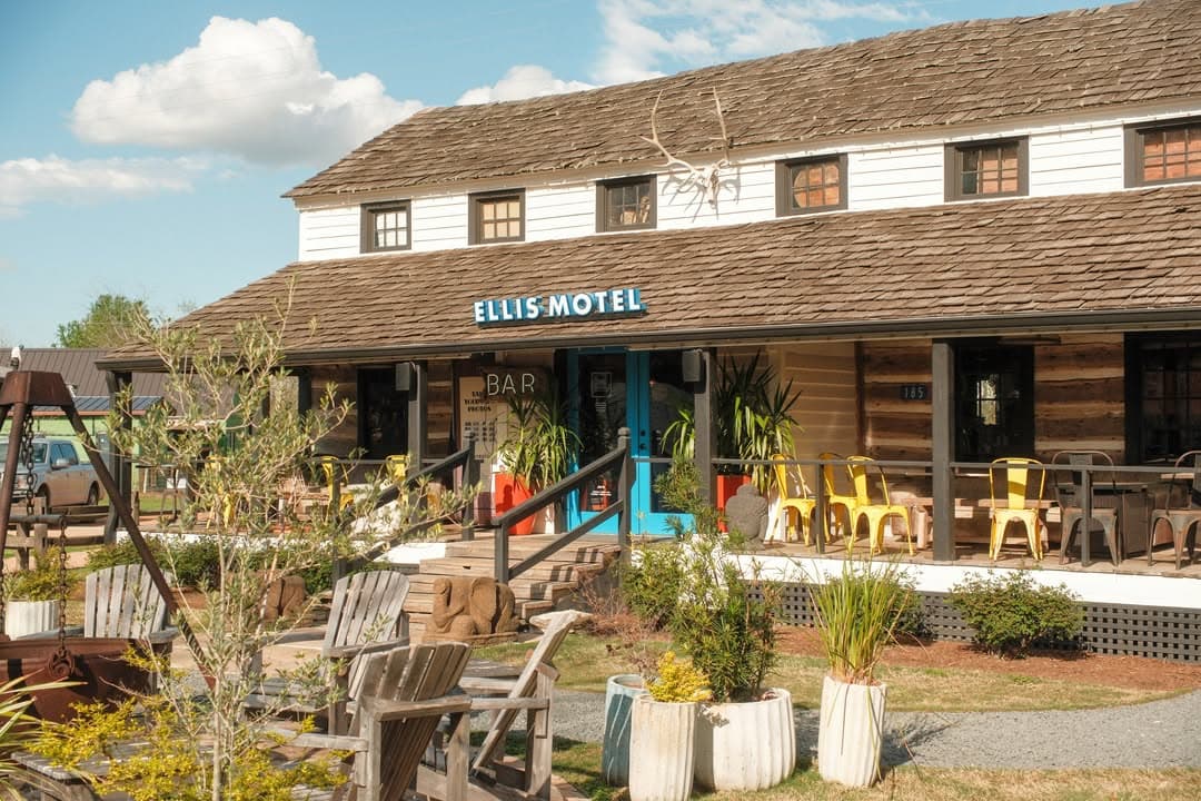 Ellis Motel Bar photo 3