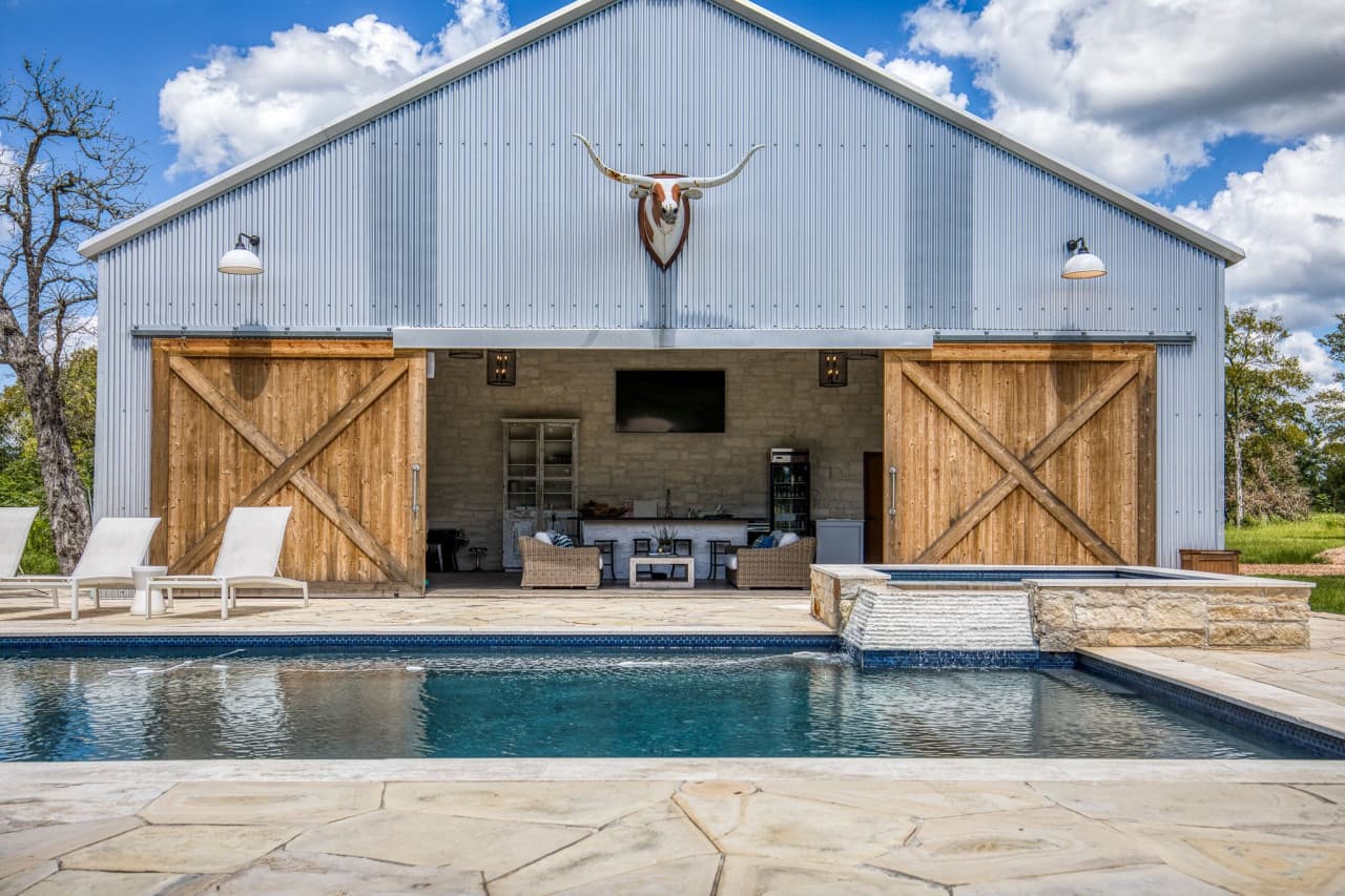 The Longhorn: Luxurious Texas Getaway in Round Top