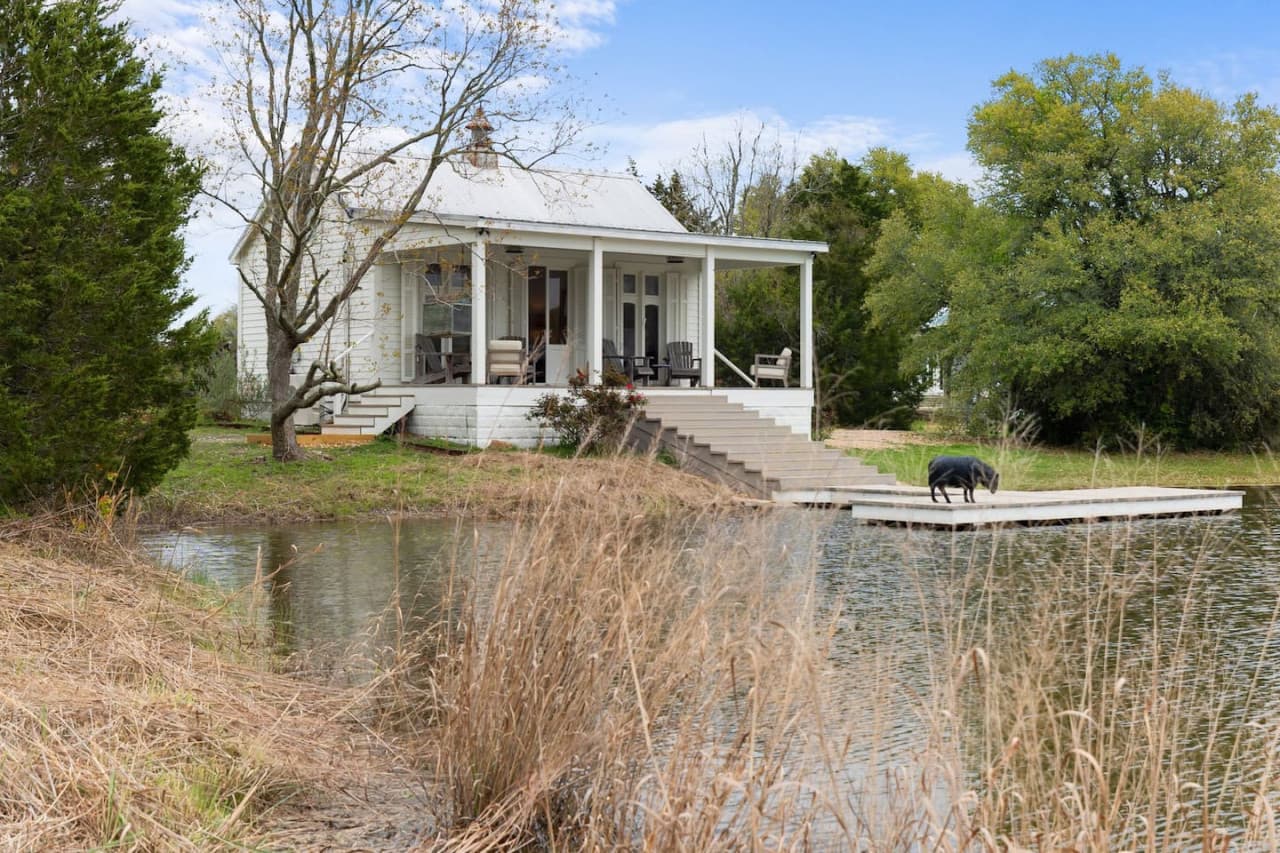 Lakefront Charm: Your Perfect Getaway in Round Top