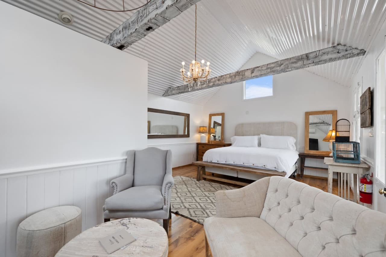 Lakefront Charm: Your Perfect Getaway in Round Top photo 2