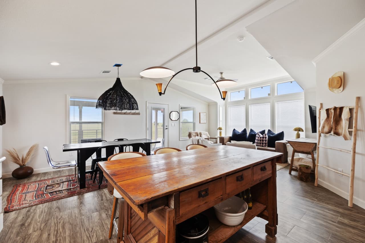 The Trendsetter: Cozy Farmhouse near Round Top photo 2